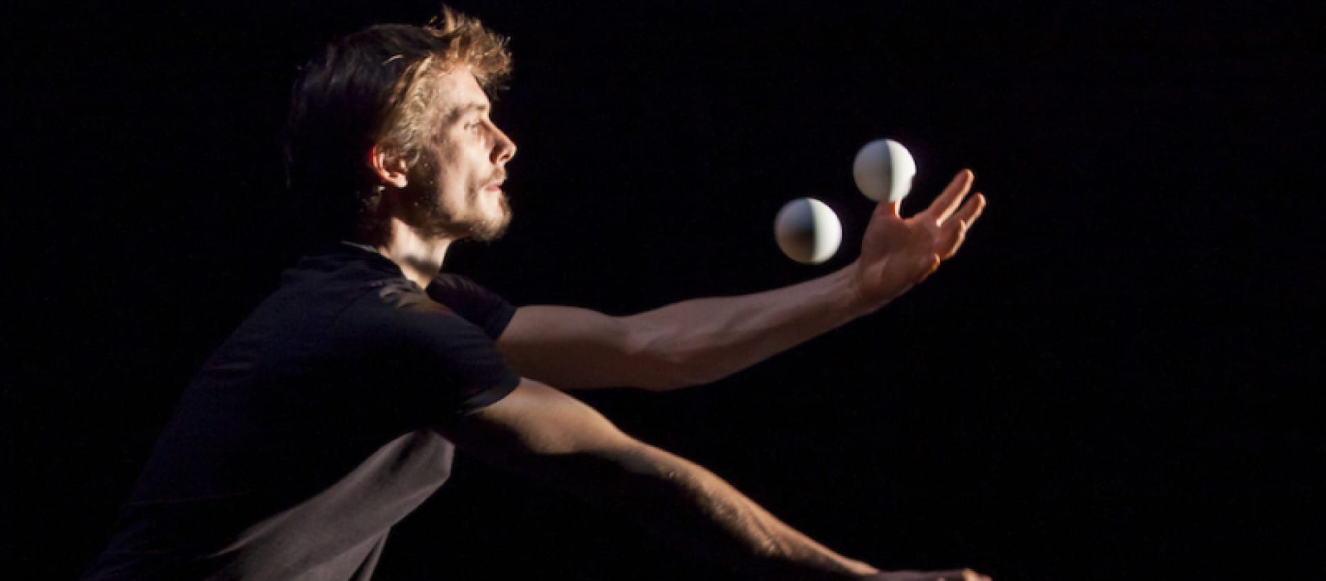 Currency juggler Clement Dazin © Michel Nicolas